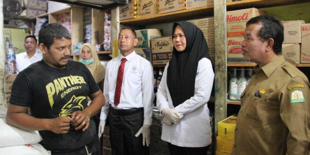 Tim Satgas Pangan Polda Aceh bersama Satuan Kerja Perangkat Aceh (SKPA) terkait, melakukan sidak disejumlah pasar di Kota Banda Aceh untuk mengantisipasi kelangkaan sembako dalam menghadapi covid-19 pada Senin, (23/3/2020).