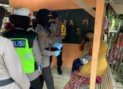 Polwan Polres Lhokseumawe Bagikan Sembako dan Masker