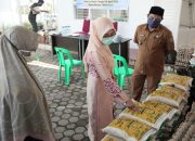 Dyah Erti Salurkan Bantuan Warga Rentan Terdampak Covid-19 di Geuceu Menara