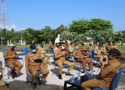 Pejabat Aceh Besar Rapat Sambil Berjemur, Bupati Mawardi Ali Bahas Penanganan Covid-19