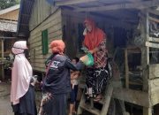 Relawan MRI-ACT Aceh Lewati Banjir Serahkan Bantuan Paket Pangan di Aceh Barat