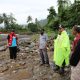 FOTO/ HUMAS PEMKAB ACEH BESAR Bupati Aceh Besar, Ir H Mawardi Ali, beserta sejumlah pejabat dijajaran Pemkab Aceh Besar meninjau lokasi banjir genangan akibat hujan div Lhoong, Sabtu (9/5/2020).