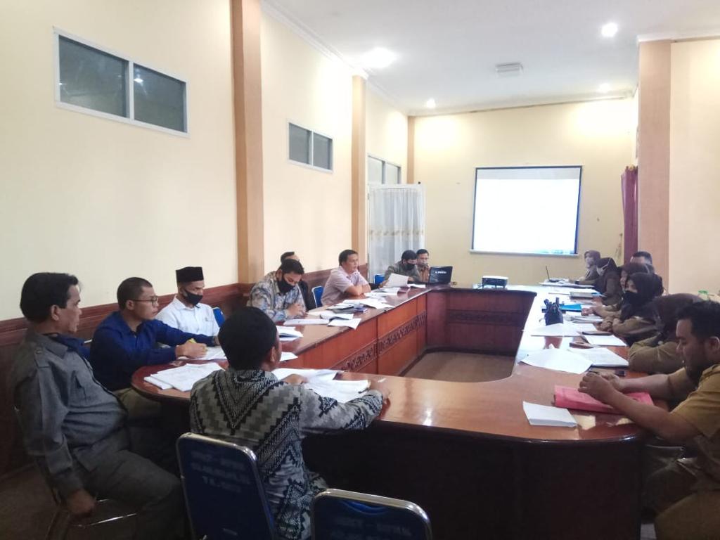 FOTO/ Dok. benermeriahkab.go.id Banleg DPRK) Bener Meriah, mengelar rapat terbuka dengan sejumlah dinas terkait, guna membahas rancangan qanun terkait tarif retribusi KabupatenBener Meriah, di Redelong, Senin (11/5/2020).