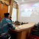 FOTO/ HUMAS PEMERINTAH ACEH Plt Gubernur Aceh, Nova Iriansyah mengikuti rapat secara online dengan Tim Pengendali Inflasi Daerah (TPID) dari Rumah Dinasnya di Blang Padang, Banda Aceh, Kamis (14/5/2020). Selain diikuti Kepala Bank Indonesia serta Perum Bulog, dalam rapat online ini juga ikut serta Bupati/Walikota se Aceh.