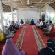 FOTO/ HUMAS PEMERINTAH ACEH Wakil Ketua PKK Aceh, Dyah Erti Idawati, bersilaturahmi dengan pimpinan dan pengajar Dayah Darul Muta’allimin Desa Meulayo, Kecamatan Blang Bintang Aceh Besar, Rabu (20/5/2020) Dalam kunjungan itu, Dyah juga memberikan bantuan kepada pimpinan dan pengajar dayah tersebut.