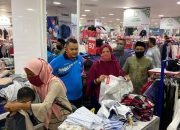 KNPI Aceh Boyong Anak Yatim ke Mal Beli Baju Baru