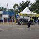 FOTO/ HUMAS PEMERINTAH ACEH Tim Gabungan Dinas Perhubungan Aceh di bantu oleh TNI dan Polri melakukan pemeriksaan di posko perbatasan Aceh Tamiang, pengendara yang tidak memiliki surat bebas covid-19 di instruksikan putar balik, Aceh Tamiang, Selasa (26/5/2020).