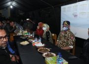 Plt Gubernur Aceh dan Istri Makan Sahur dengan Pengungsi di Paya Tumpi Aceh Tengah