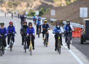 Dyah Erti Bersama Bhayangkari Polda Aceh Pantau Tol Sibanceh Naik Sepeda