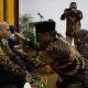 FOTO/ HUMAS PEMKAB ACEH BESAR Dandim 0101/BS Letkol Inf Abdul Razak Rangkuti SSos dan Istri ditepungtawari (dipeusijuek-red) oleh Bupati Aceh Besar Ir Mawardi Ali beserta Istri di Gedung Dekranas Aceh Besar, Gampong Gani, Kecamatan Ingin Jaya, Sabtu (20/6/2020) malam.