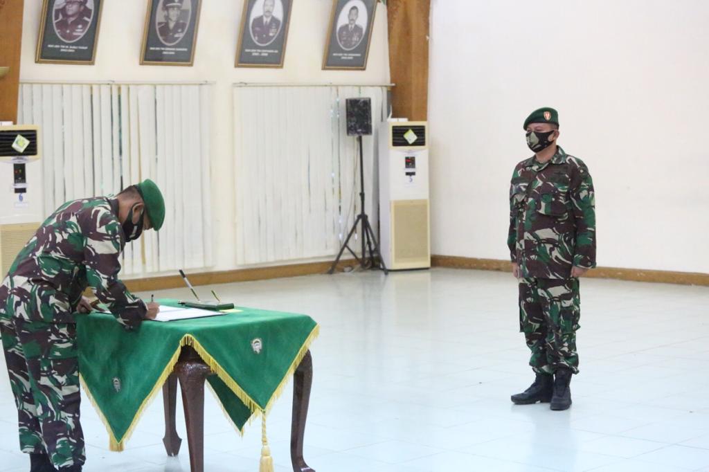 FOTO/ PENDAM IM Pangdam Iskandar Muda, Mayjen TNI Hassanudin, S.I.P, M.M memimpin upacara Sertijab Pejabat Kodam IM di BTU Makodam IM, Sabtu (20/6/2020).