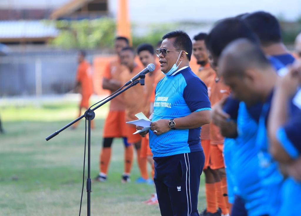 FOTO/ HUMAS PEMKO BANDA ACEH Wali Kota Banda Aceh, Aminullah Usman me-launching walking football, di Stadion H Dimurthala Lampineung, Jumat (19/6/2020)