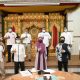 FOTO/ HUMAS PEMERINTAH ACEH Pengurus organisasi Persaudaraan Pengemudi Ambulan Indonesia (PPAI) Provinsi Aceh melakukan audiensi dengan Wakil Ketua Gugus Tugas Covid-19 Aceh, Dyah Erti Idawati, di rumah dinas Wakil Gubernur Aceh, Jumat (26/06/2020)