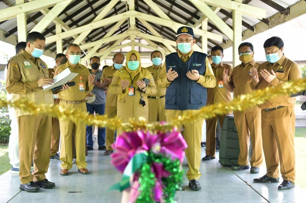 FOTO/ HUMAS PEMERINTAH ACEH Sekretaris Daerah Aceh, dr. Taqwallah. M. Kes didampingi Direktur RSUD Zainoel Abidin, Dr. dr. Azharuddin dan Kepala Dinas Kesehatan Aceh, dr. Hanif meresmikan ruang isolasi Pinere II untuk pasien Covid-19, Banda Aceh, Senin (29/06/2020)