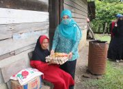 Ketua TP-PKK Pidie Salurkan Bantuan untuk Lansia