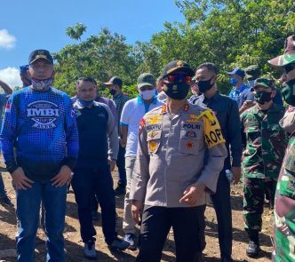 FOTO/ HUMAS KNPI ACEH Ketua DPD KNPI Aceh Wahyu Saputra ikutserta bersama Plt Gubernur Aceh, Nova Iriansyah dan Forkopimda Aceh meninjau lokasi pembukaan lahan perkebunan di Gampong Tumpok Lampoh, Kecamatan Kuta Baro, Kabupaten Aceh Besar, Sabtu (13/6/2020).