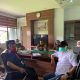 FOTO/ PEMERINTAH ACEH BESAR Sekda Aceh, dr. Taqwallah, M.Kes, melakukan pertemuan dengan Ketua PMI Banda Aceh, Qamaruzzaman Haqni, membahas kalender donor darah ASN, di ruang kerja Sekda Aceh, Banda Aceh, Selasa, (16/6/2020).