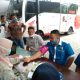 FOTO/ ISMAIL PHONNA Ketua DPD-KNPI) Aceh Wahyu Saputra mengawali donor darah bekerja sama dengan PMI Banda Aceh yang digekar di sekretariat DPD KNPI Aceh, kawasan Jambo Tape, Banda Aceh, Senin (22/6/2020)