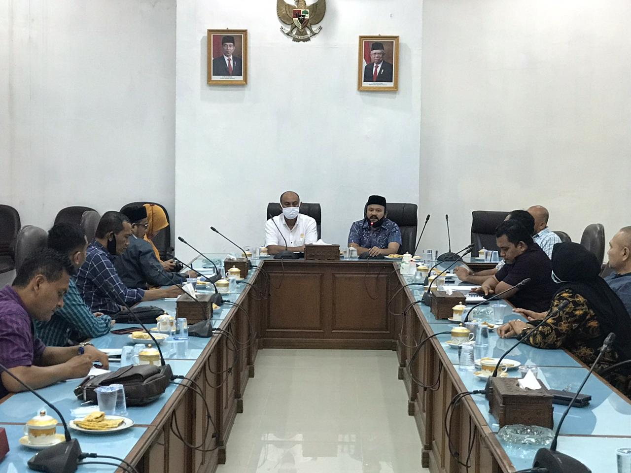 FOTO/ HUMAS DPRK ACEH BESAR Ketua DPRK Aceh Besar Iskandar Ali SPd menerima Kunker Komisi V DPRK Aceh Utara, di Ruang Konsultasi DPRK Aceh Besar, di Kota Jantho, Kamis (18/6/2020).