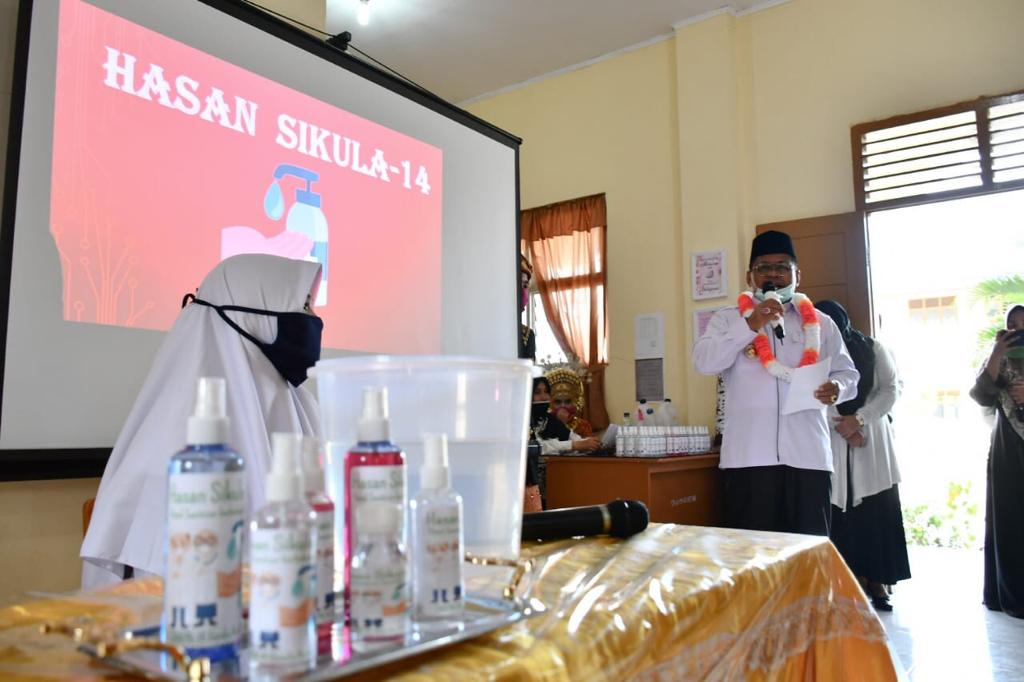 FOTO/ HUMAS PEMKO BANDA ACEH Wali Kota Banda Aceh Aminullah Usman me-launching karya siswa SMPN 14 Banda Aceh di Gampong Panteriek, Rabu (10/6/2020)