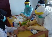 Personel BNNP Aceh Melakukan Rapid Test