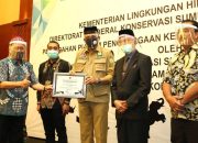 Plt Gubernur Aceh Terima Penghargaan Peduli Satwa Liar dari Kementrian Lingkungan Hidup