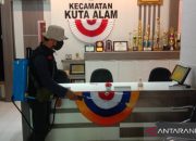 BPBD Semprot Disinfektan Seluruh Kantor Kecamatan di Banda Aceh