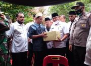 Tim Kecamatan Baiturrahman Serahkan Bantuan untuk Korban Kebakaran