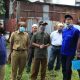 FOTO/ HUMAS DPRK BANDA ACEH Ketua DPRK Banda Aceh Farid Nyak Umar dan sejumlah dewan lainnya turun langsung ke lapangan untuk meninjau sebuah bangunan lima lantai Dusun Teratai, Gampong Lamteumen Timur, Kecamatan Jaya Baru, Banda Aceh, Senin (12/10/2020).
