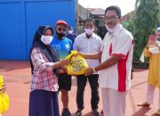 Terapkan Prokes Cegah Covid-19, Ketua Pelatda PON Aceh Serahkan APD untuk Atlet Soft Tenis