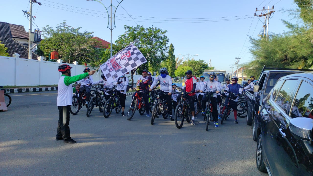 FOTO/ DOK TRANSIT Komunitas Transit Tangse melakukan kegiatan bersepeda dengan tema Pedir Meugari, mengambil rute Kota Sigli - Kembang Tanjong, Minggu (14/2/2021).