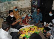 Ketua DPRK Farid Nyak Umar Besuk Bocah Penderita Kelainan Tulang di Gampong Peuniti