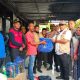 Kadis Sosial Aceh Besar Bahrul Jamil SSos MSi menyerahkan bantuan masa panik kepada Samsul Bahri (46 tahun) korban kebakaran rumah di Gampong Ujong Blang Kecamatan Kuta Baro, Kabupaten Aceh Besar, Minggu (16/5/2021) sore.