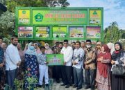 Madrasah Peduli, Kemenag Aceh Besar Salurkan Bantuan Kepada Siswa Korban Kebakaran