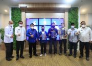 Wali Kota Banda Aceh Bagi Hadiah Lomba Foto Pasar Al-Mahirah