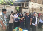 Dinsos Aceh Besar Salurkan Bantuan Masa Panik Rumah Terbakar di Lamteuba
