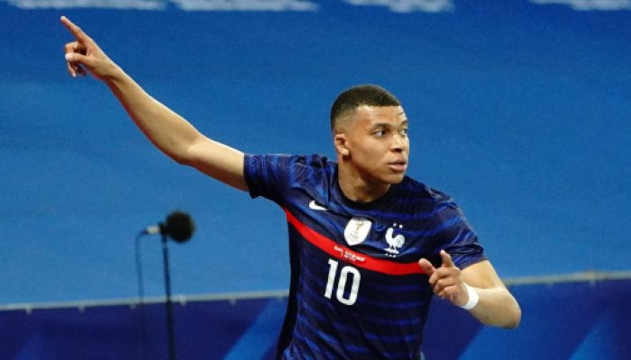 Gara-gara Jarang Dioper, Mbappe Akui Sempat Berselisih dengan Giroud