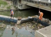 DLHK3 Banda Aceh Atasi Sampah Sungai dengan Kubus Apung