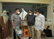 Sekda Aceh Kunjungi Ruang Rawat Pasien Covid-19 di RSUD Yuliddin Away