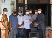 Ketua DPRK Banda Aceh Serahkan Enam Perangkat Wireless kepada Gampong Kota Baru 