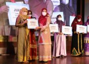 Rahmah Abdullah Juarai Lomba Penilaian Laporan Ketua Dekranasda Se-Aceh 2021 