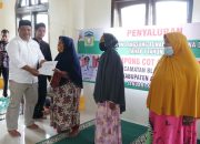 Sekda Aceh Besar Salurkan BLT Tahap I Tahun 2022