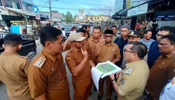 Pj Wali Kota Tinjau Kondisi Simpang 7 Ulee Kareng