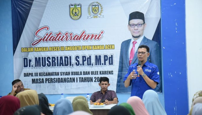 Reses, Anggota DPRK Banda Aceh Musriadi Serahkan Bantuan Peralatan kerja Pelaku IKM dan UMKM