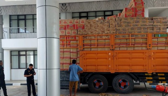 Bea Cukai Sita 10.314 Liter Minyak Goreng yang Akan Dikirim ke Timor Leste