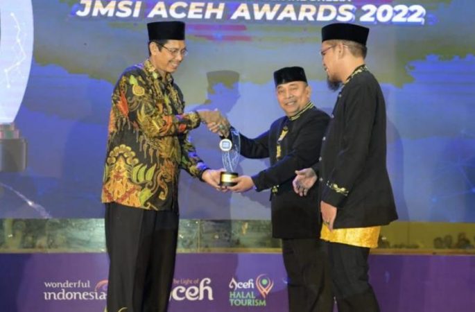 Sukses Tangani PMK, Pj Gubernur Aceh Terima Anugerah dari JMSI