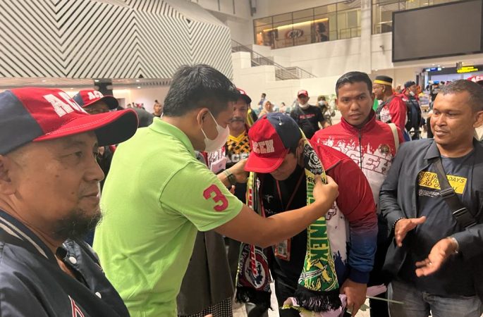 PB Porwanas Sambut Kontingen Aceh dengan Selempang Arema dan Persebaya