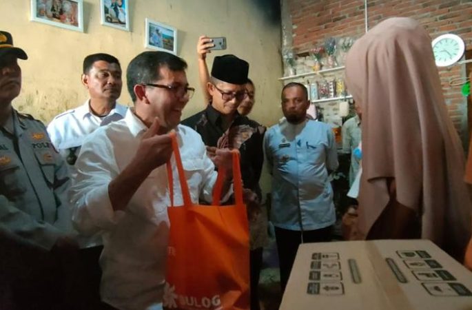 Pj Wali Kota Banda Aceh Kunjungi Balita Hipertiroid
