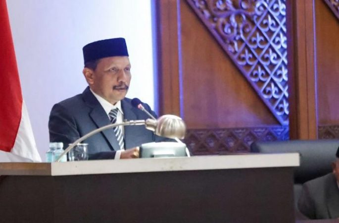 Asisten I Wakili Pj Gubernur Ikuti Paripurna Penetapan Program Legislasi Aceh 2023 di DPRA