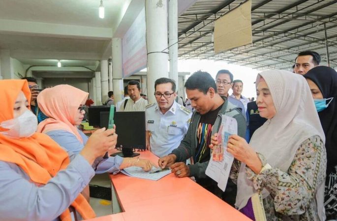Pj Wali Kota Banda Aceh Pantau Langsung Penyaluran BLT-BBM